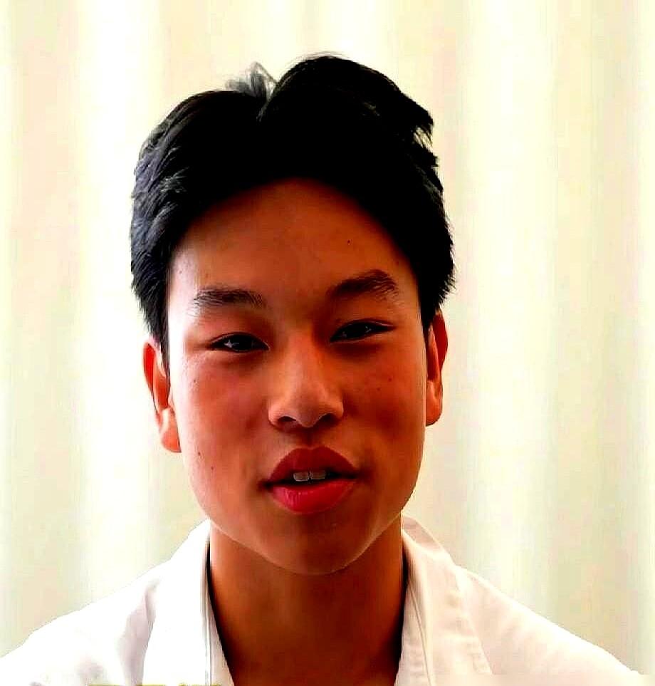 “教练，现在我可以好好踢了。”15岁的吕孟洋，在俱乐部试训中一直收着踢，传球