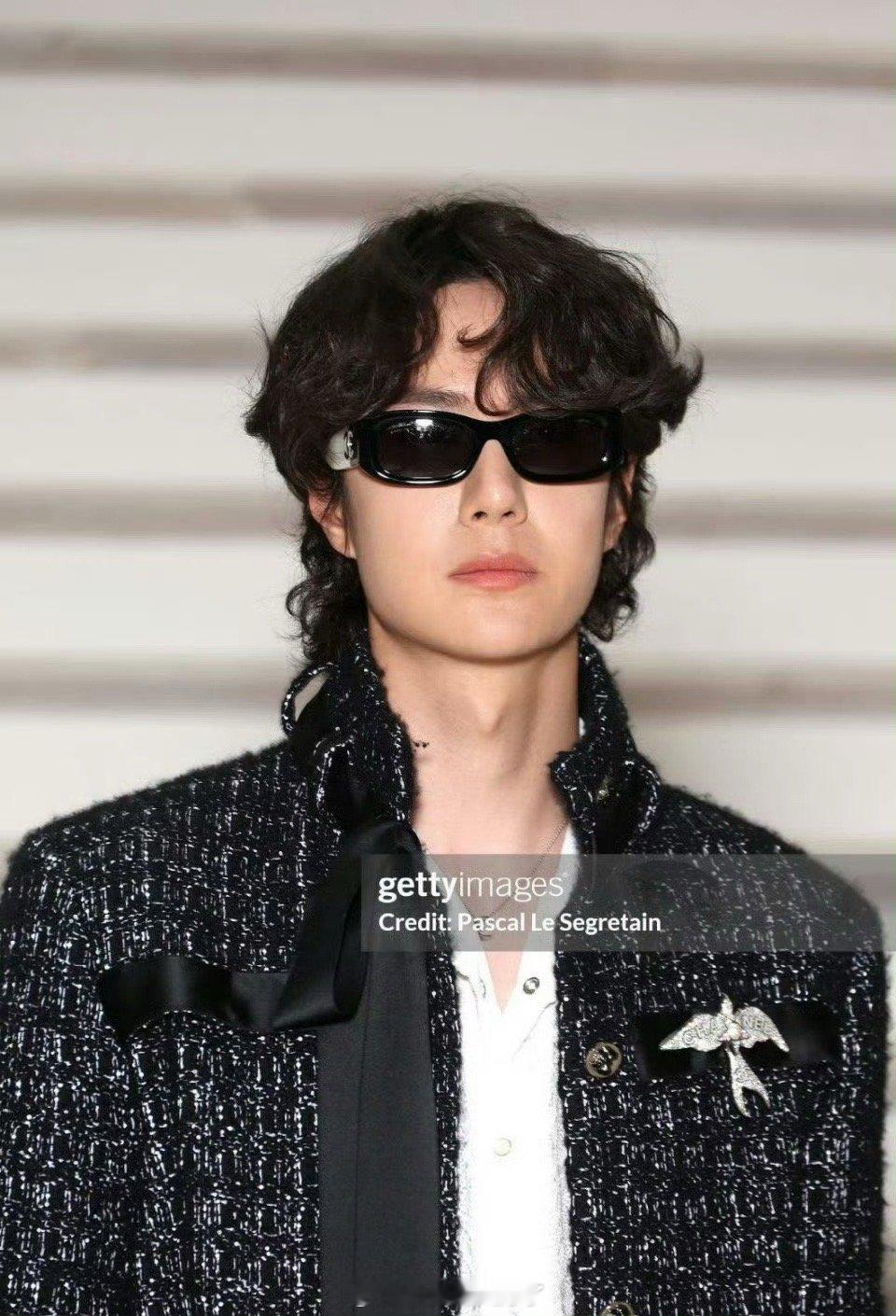 王一博香奈儿大秀生图来了，这个状态怎么样？王一博卷毛王子王一博VOGUE​​​
