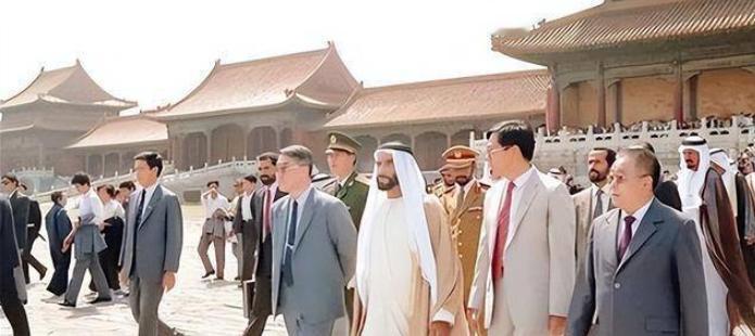 1990年5月，阿联酋总统扎耶德访华，去上海参观，在锦江饭店小卖部转了一圈后，说