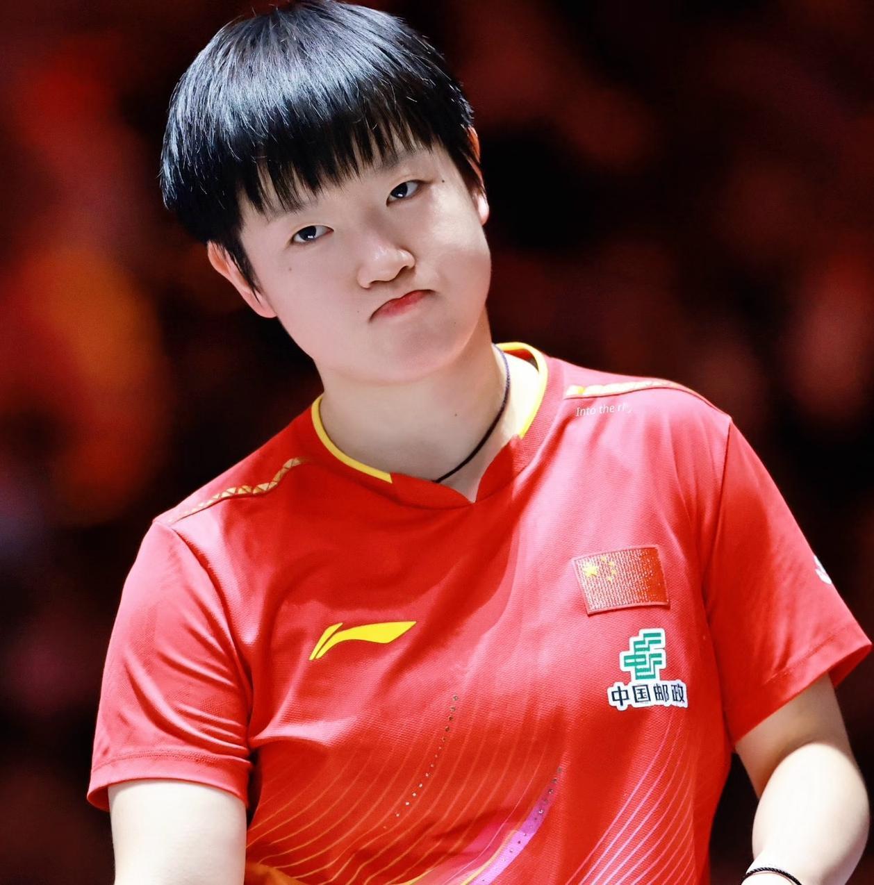 孙颖莎人参果实锤了成都封训结束后，国乒都一起回北京了，去机场的大巴车没有见到孙