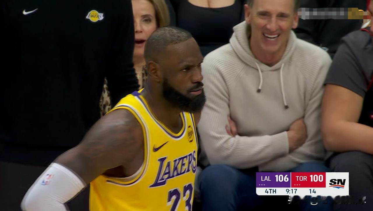 湖人超级巨星詹姆斯真是太不在乎数据了！在今天湖人客场以123：120险胜猛龙的比