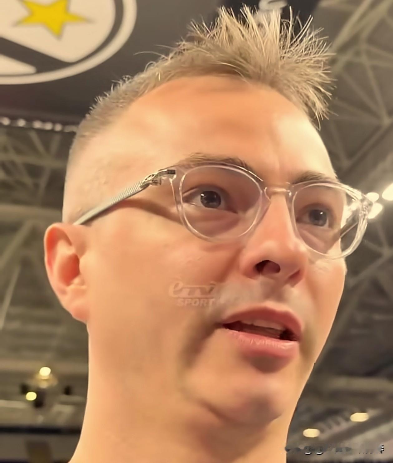 意外！内纳德.亚科夫列维奇谈:加盟广东宏远:非常荣幸能够加盟广东宏远这支拥有