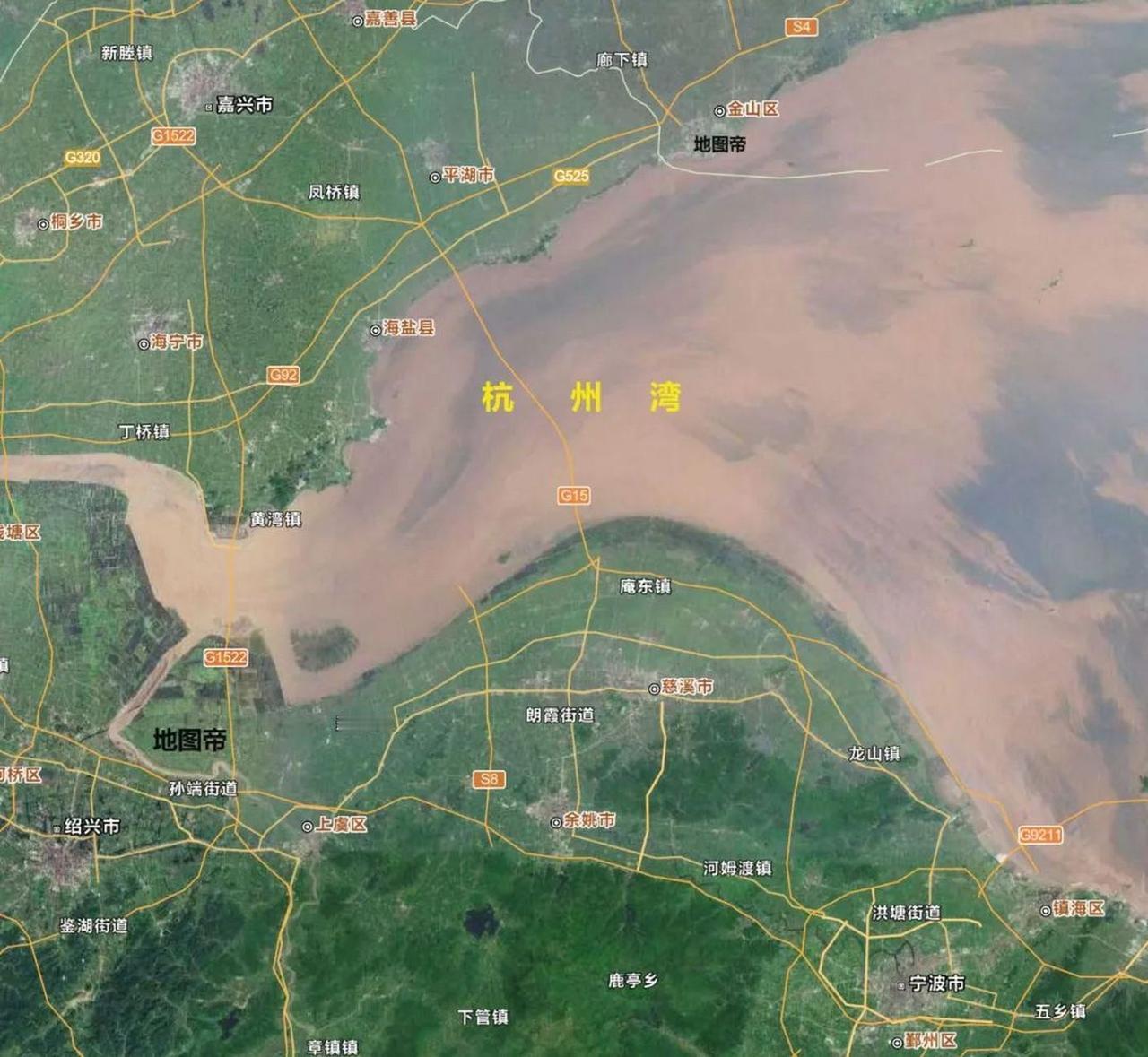原来杭州湾既不是内河，也不是内海，它属于河口型海湾。杭州湾，是世界三大强潮海湾
