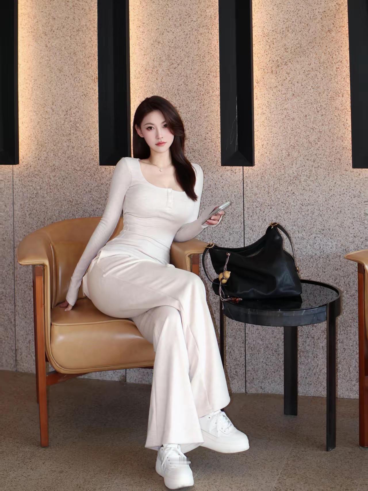 优雅白裙穿搭，时尚又舒适，轻松自在的一天💃🏻✨