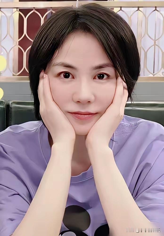 他爱王菲，全网都知道。谢霆锋把最甜的浪漫，都留给了王菲。演唱会为她改歌词，灯