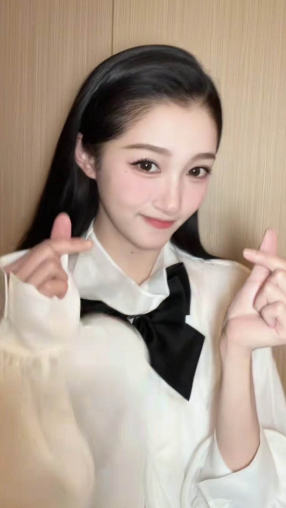 关晓彤🎶更新手势舞啦！宝宝好漂亮呀关晓彤