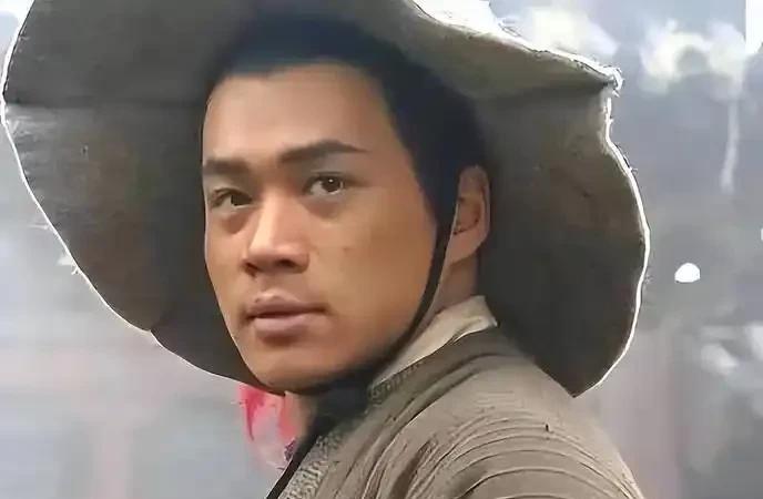 再刷水浒这部剧，武松才是唯一可以称为好汉的人，之所以后来大开杀戒，那是因为他哥哥