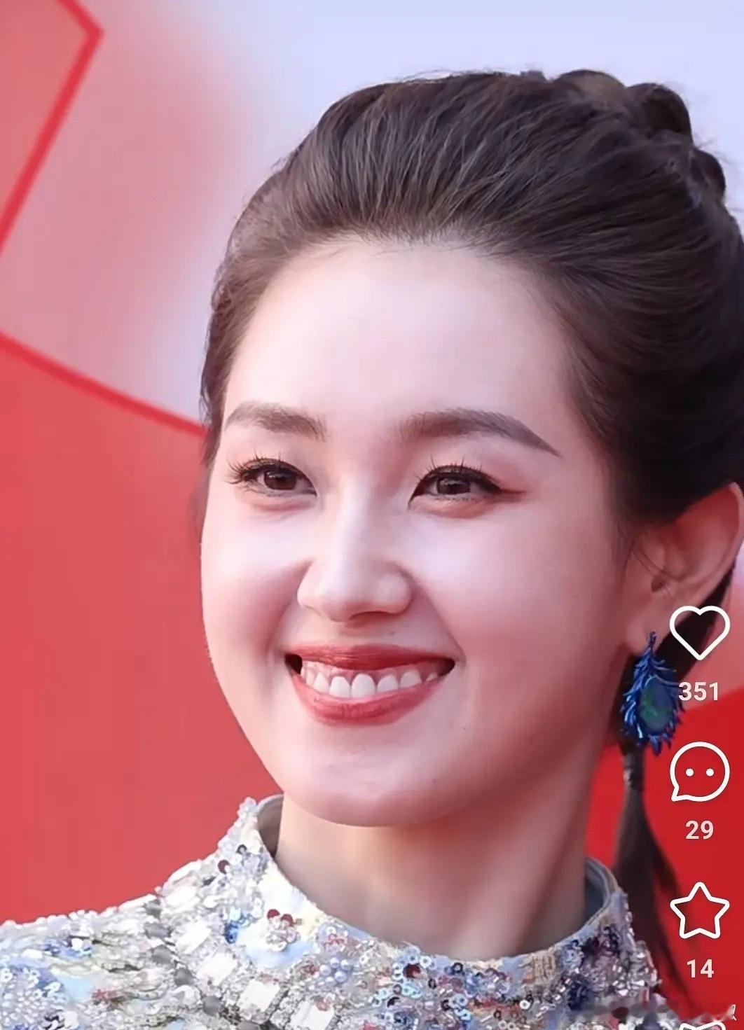 完了，她也不能大笑😳​​​