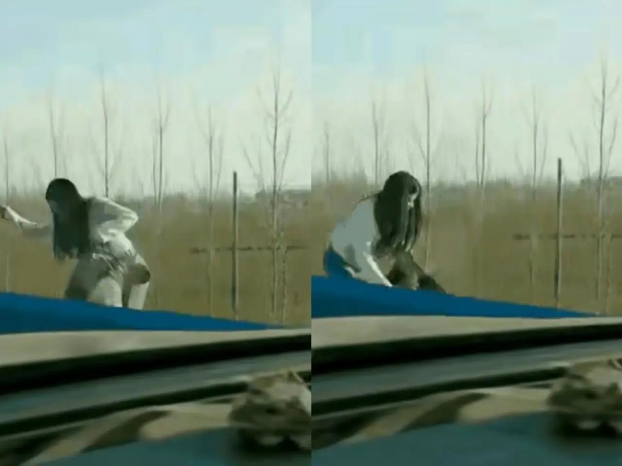 熊孩子！！熊孩子！！真的是拿这个孩子没办法！！妈妈在前面开车，这个孩子在后面