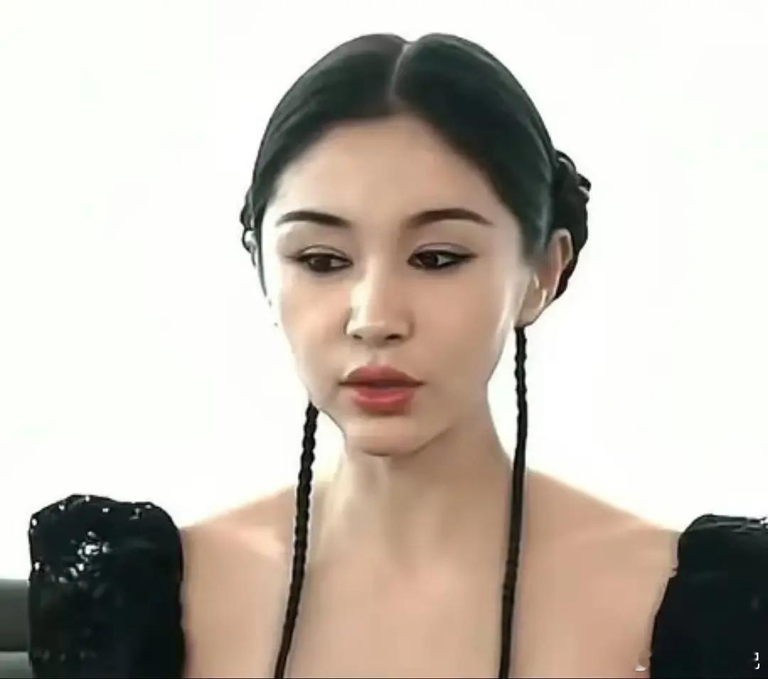 她咋变这样了
