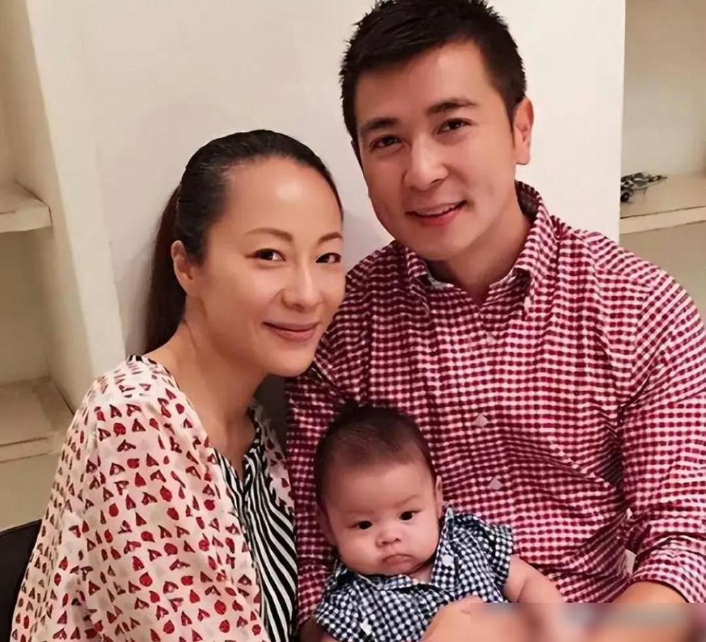 保剑锋只敢告网友，但不敢惹前任。因为他怕还有更劲爆的料没爆，怕惹怒她。这波讨