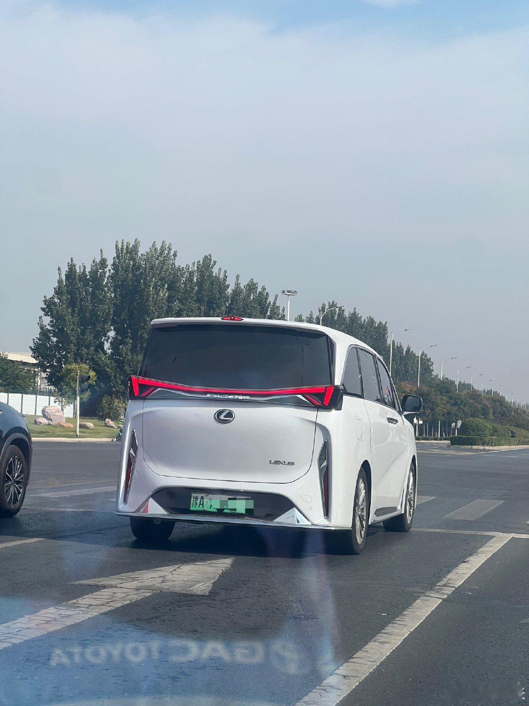 这是哪款车？#雷克萨斯#​