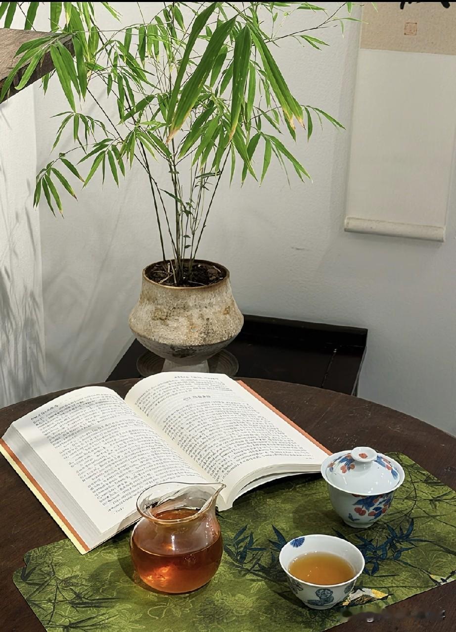 什么叫人情世故？1.熟人转账，别秒收。等个十来分钟再点。秒收显得你紧巴巴