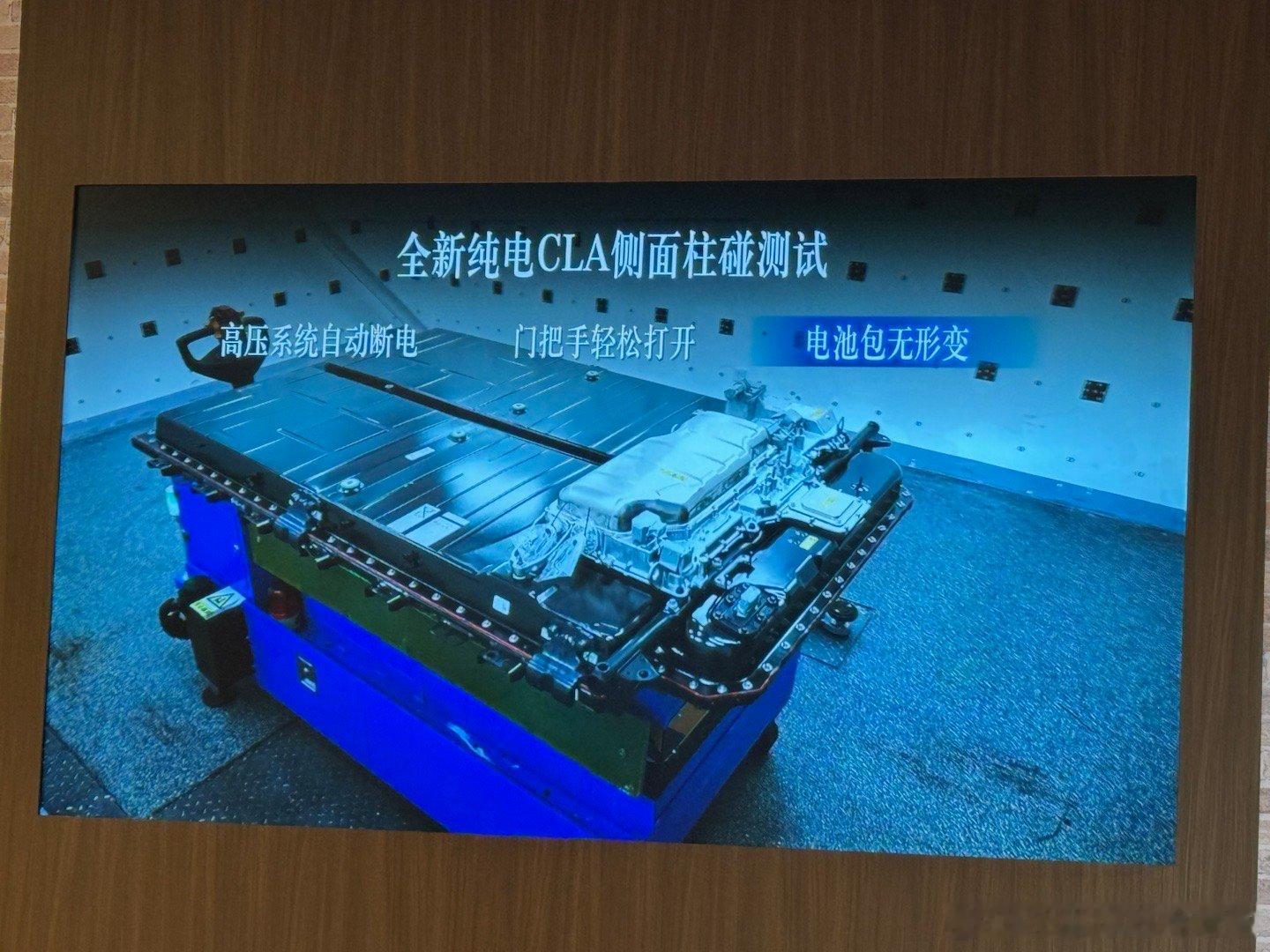 某米Su7卖得不比奔驰纯电CLA便宜，看看人家奔驰的造一台电车的安全标准，这才叫