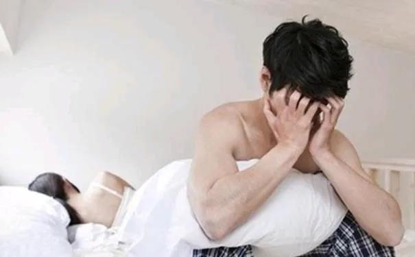 邻村有一个男的，有弱精症，生育的几率很低，娶了媳妇后也没告诉人家。但是，这男的和
