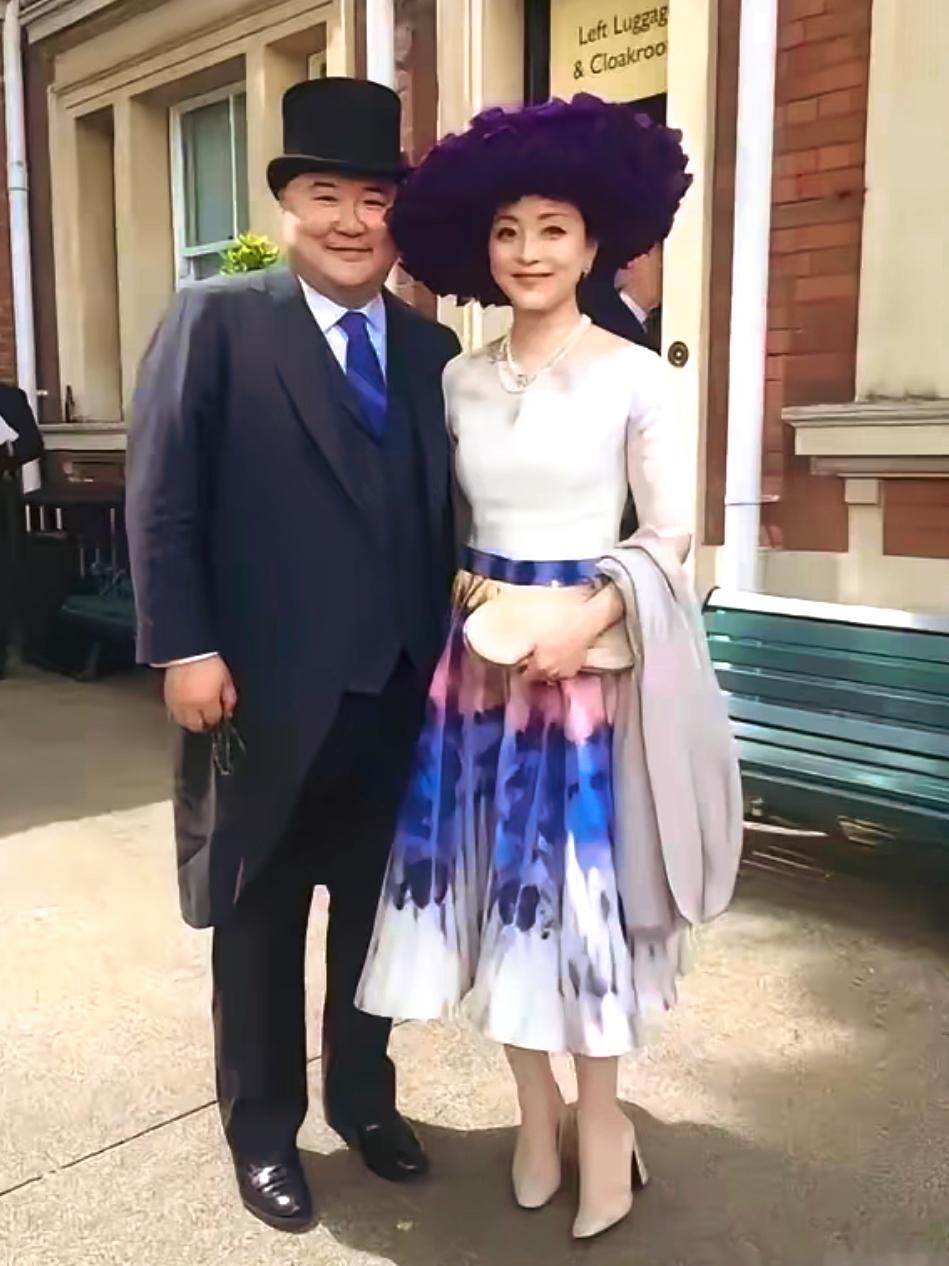 杨澜年轻时真是甜美，她与老公恩爱如初，夫妻俩慈善事业做的也很好。杨澜访谈名场面