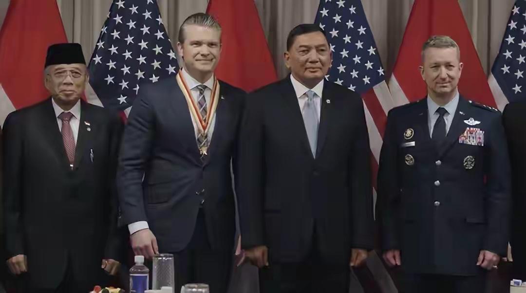 面对美国提出“开放领空”的要求，印尼自己国内两大部门为何闹起内讧？中方又对印尼划