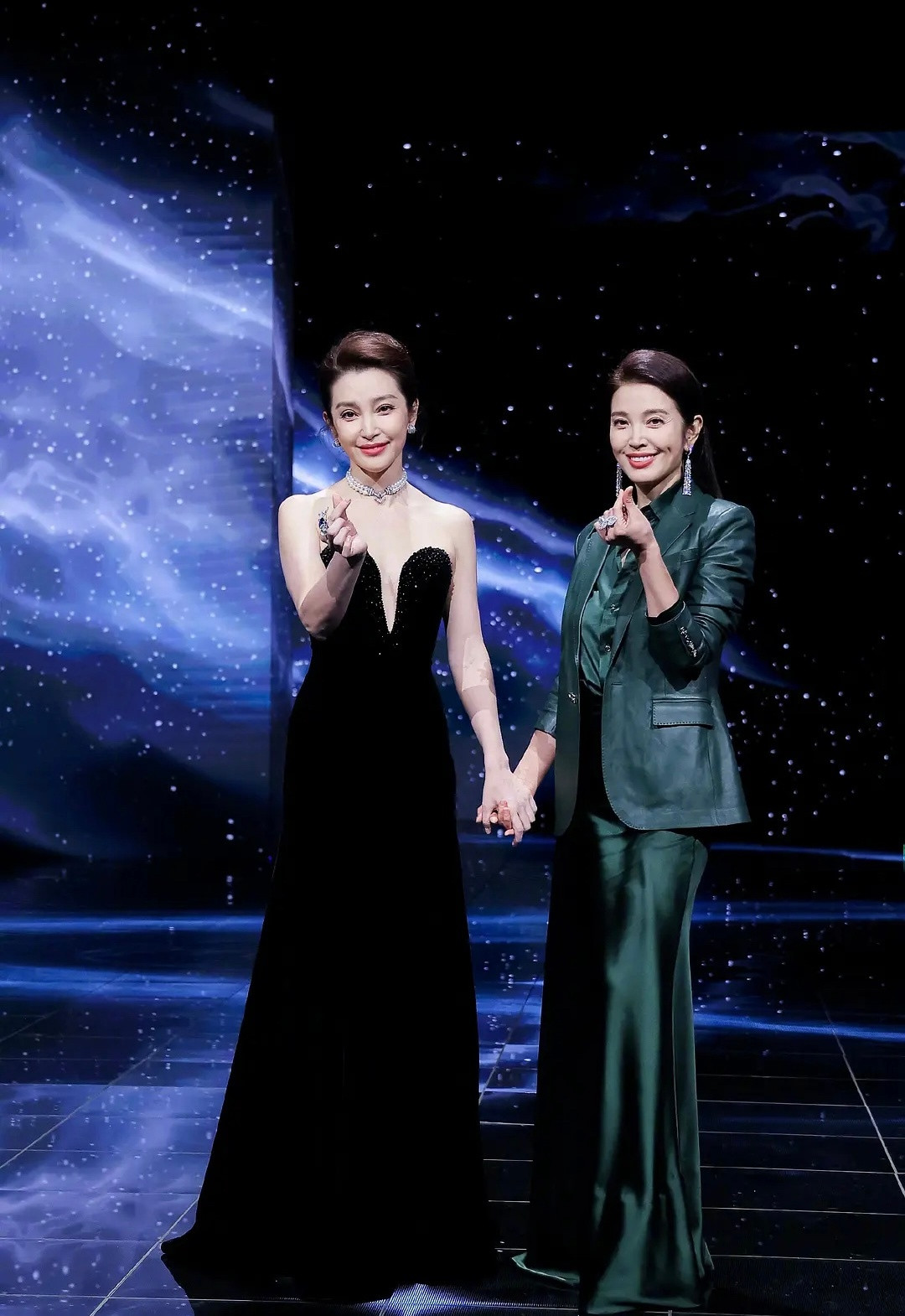 李冰冰和她妹妹李雪好像啊，女明星&女大佬