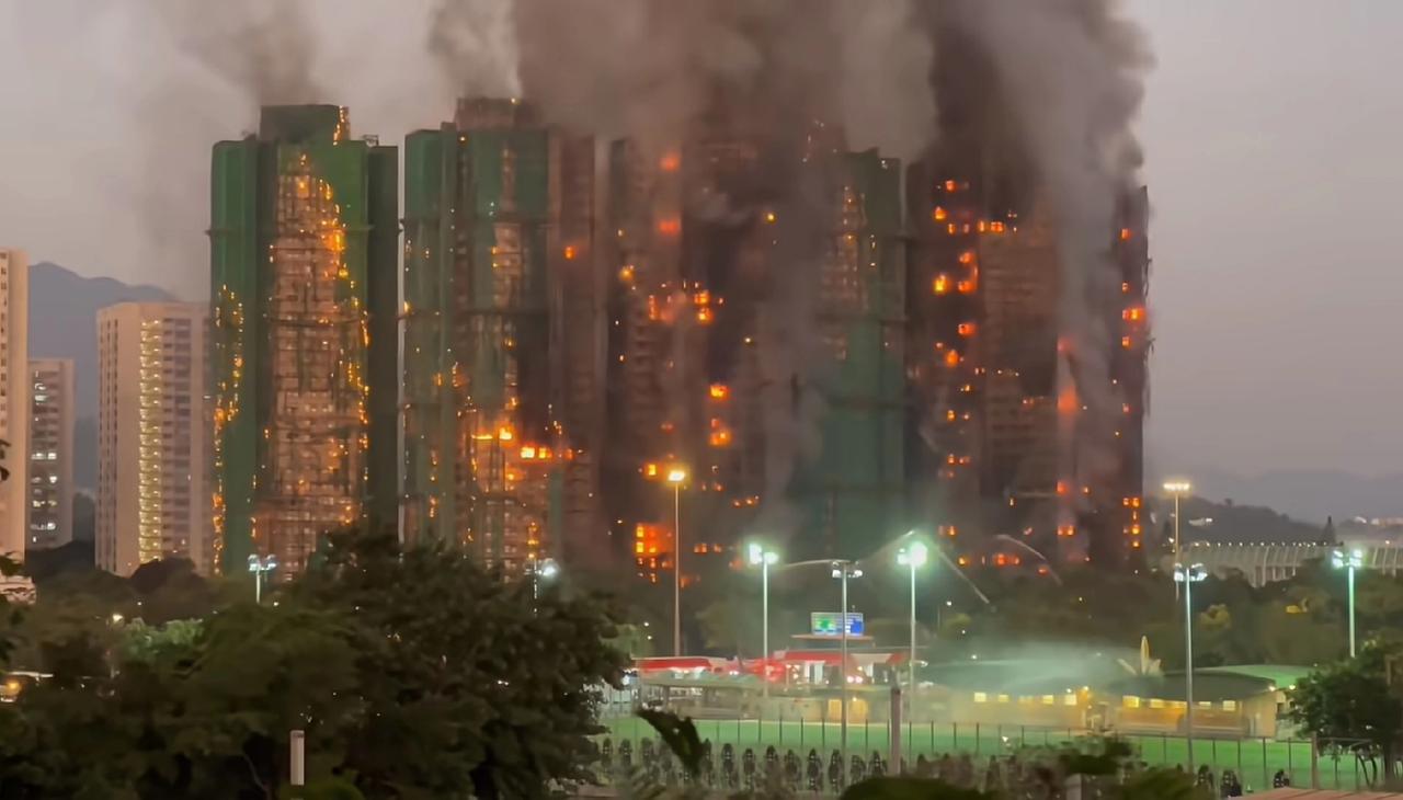 刚刚跟一个消防的朋友聊天，说到香港大火，他郑重的跟我讲了一些高层起火以后的逃命