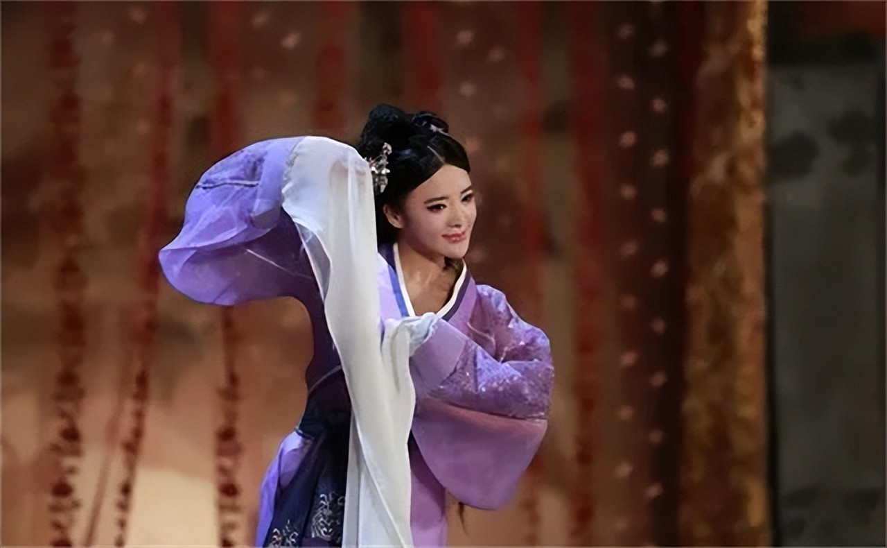 公元前93年，夜静更深，刘丹（汉景帝孙）像往常一样去姐姐闺房安歇，却突然“啪”地