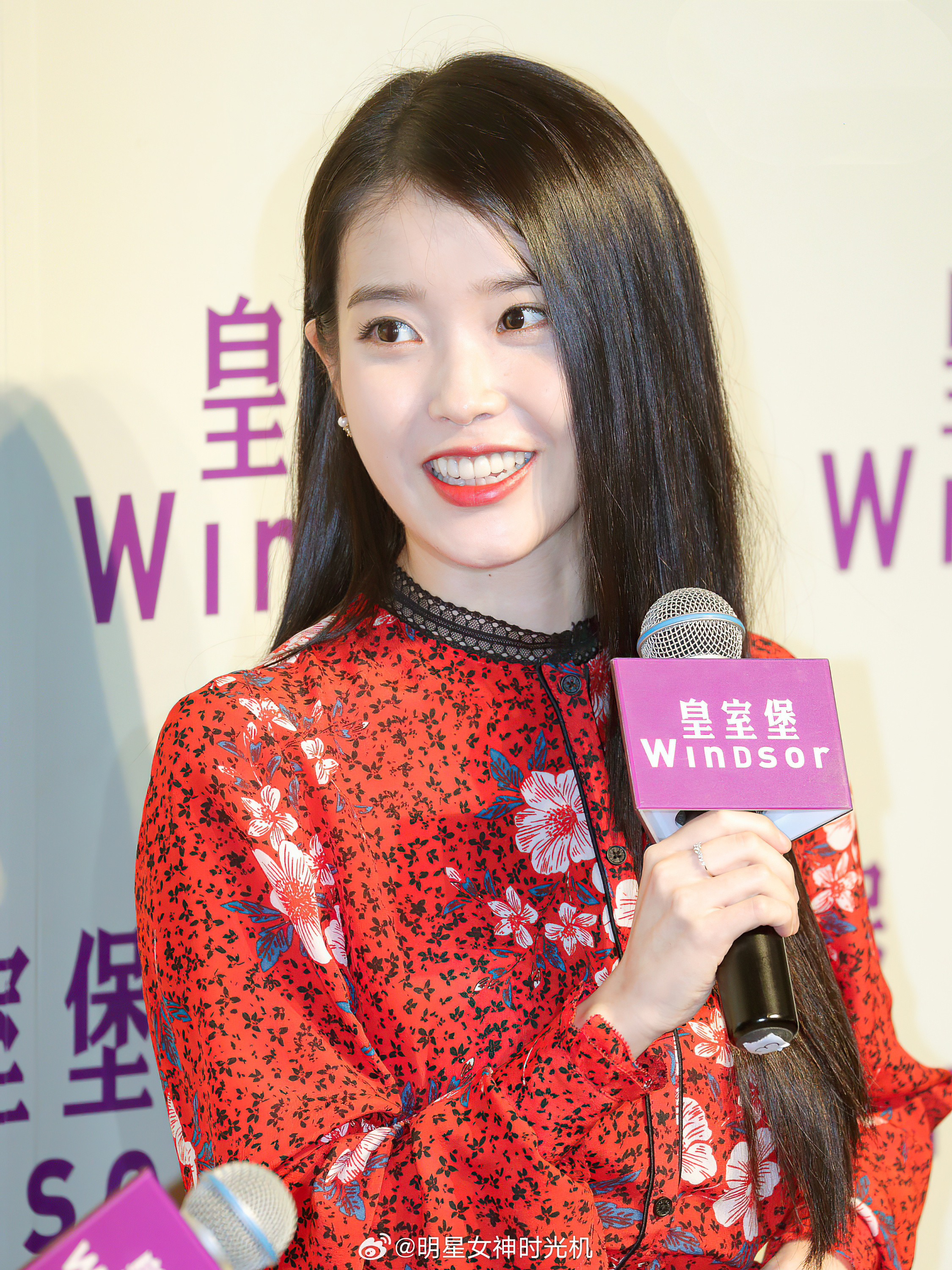IU女神[吐舌头眯眼睛笑][吐舌头眯眼睛笑][吐舌头眯眼睛笑]​​​