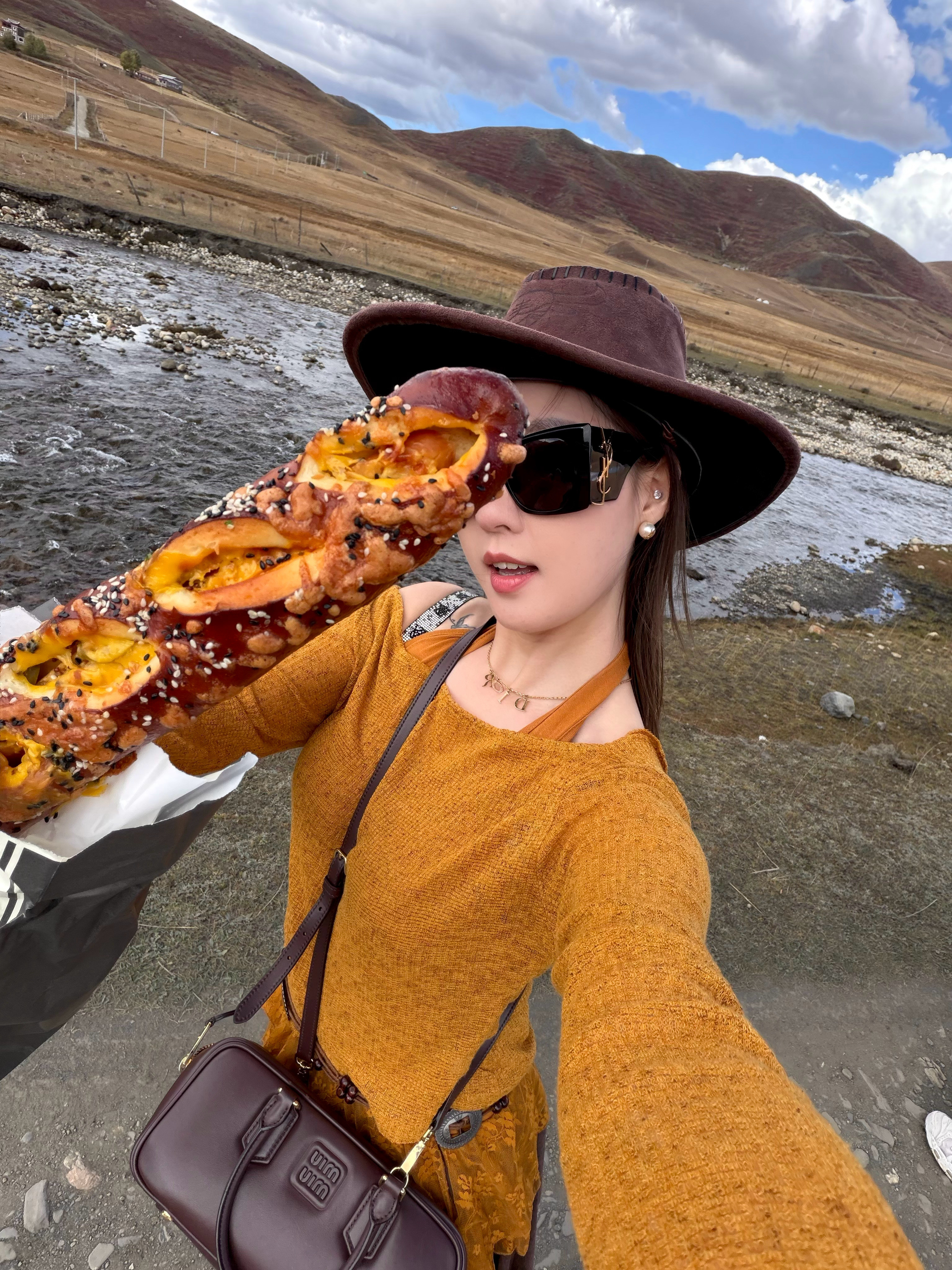 每次看到大自然的景色都感叹祖国的大好河山太美啦就应该走出来去看看这个世界