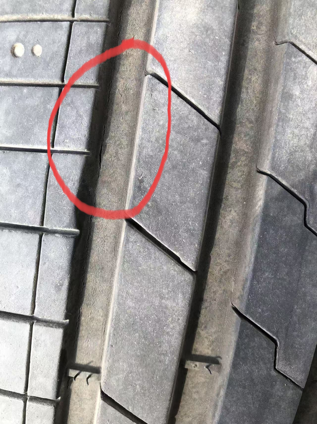 你们的轮胎是韩泰的吗开了不到半年四千公里。先是轮胎鼓包，去4儿子店说是人为的，