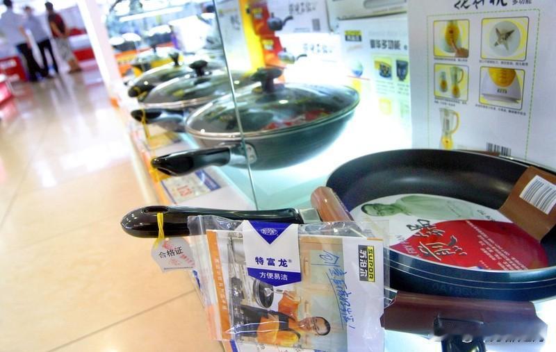 30年不锈不粘锅复产此前有网友网上喊话自家买的不粘锅用了30年了但是依旧质
