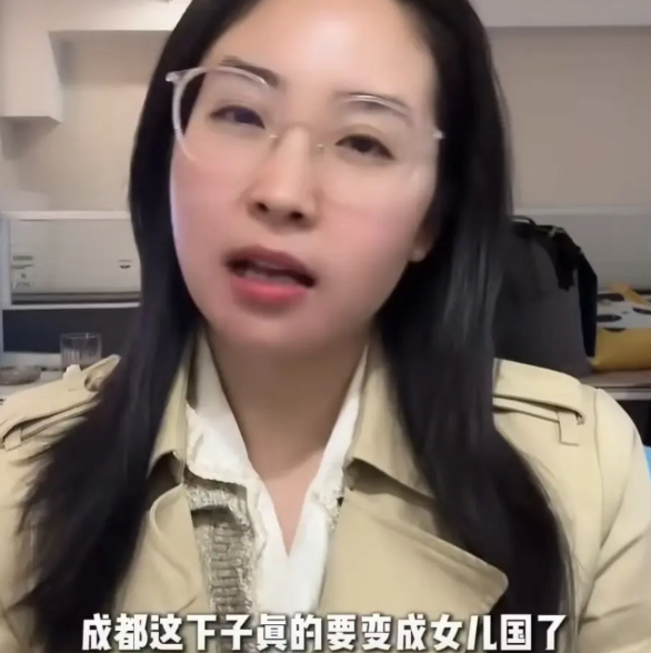 今年的相亲市场，女性比例大幅度提更高，这反而增加了男性在相亲市场的优势。当经济持