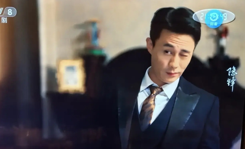 星二代杜淳以后大概率没人找他拍谍战剧了。一部《隐峰》，杜淳的演技让网友们吐槽了个