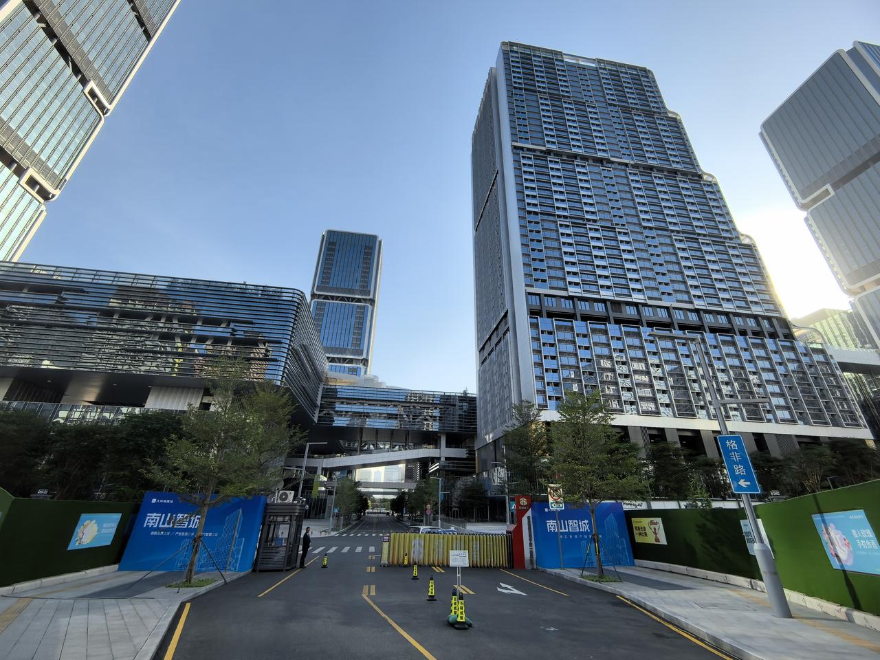 批量化生产量子计算机？是的。今天在深圳南山，见到了中国第一家量子计算机工厂。玻