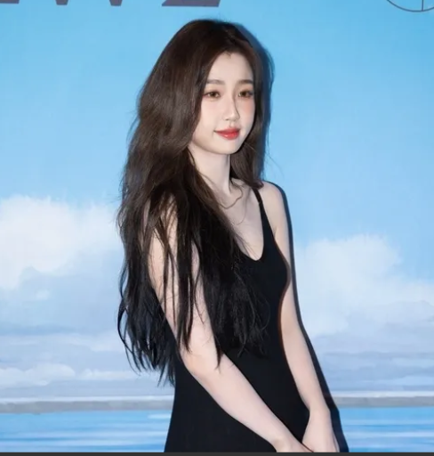 对不起，我真的真的对虞书欣喜欢不起来，原因很简单，直呼人家女演员张昊月为“蜘
