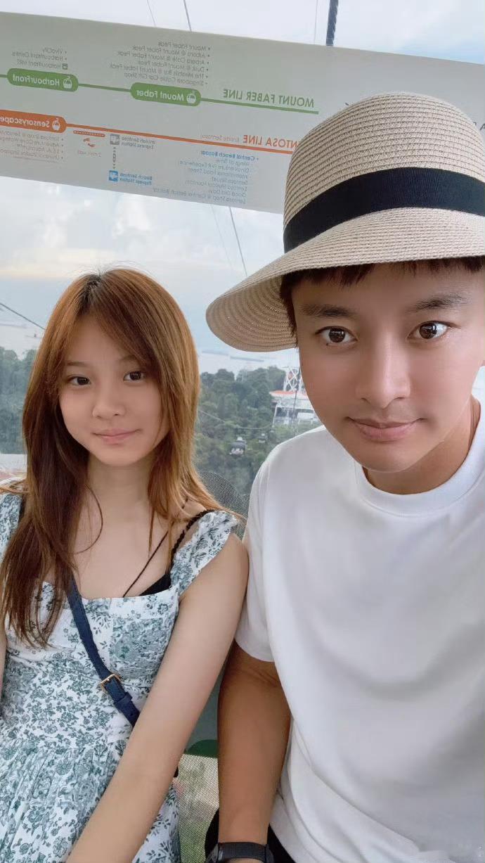 贾乃亮感谢甜馨陪自己过生日贾乃亮说最幸福的事就是甜馨在身边贾乃亮感谢甜馨陪自己