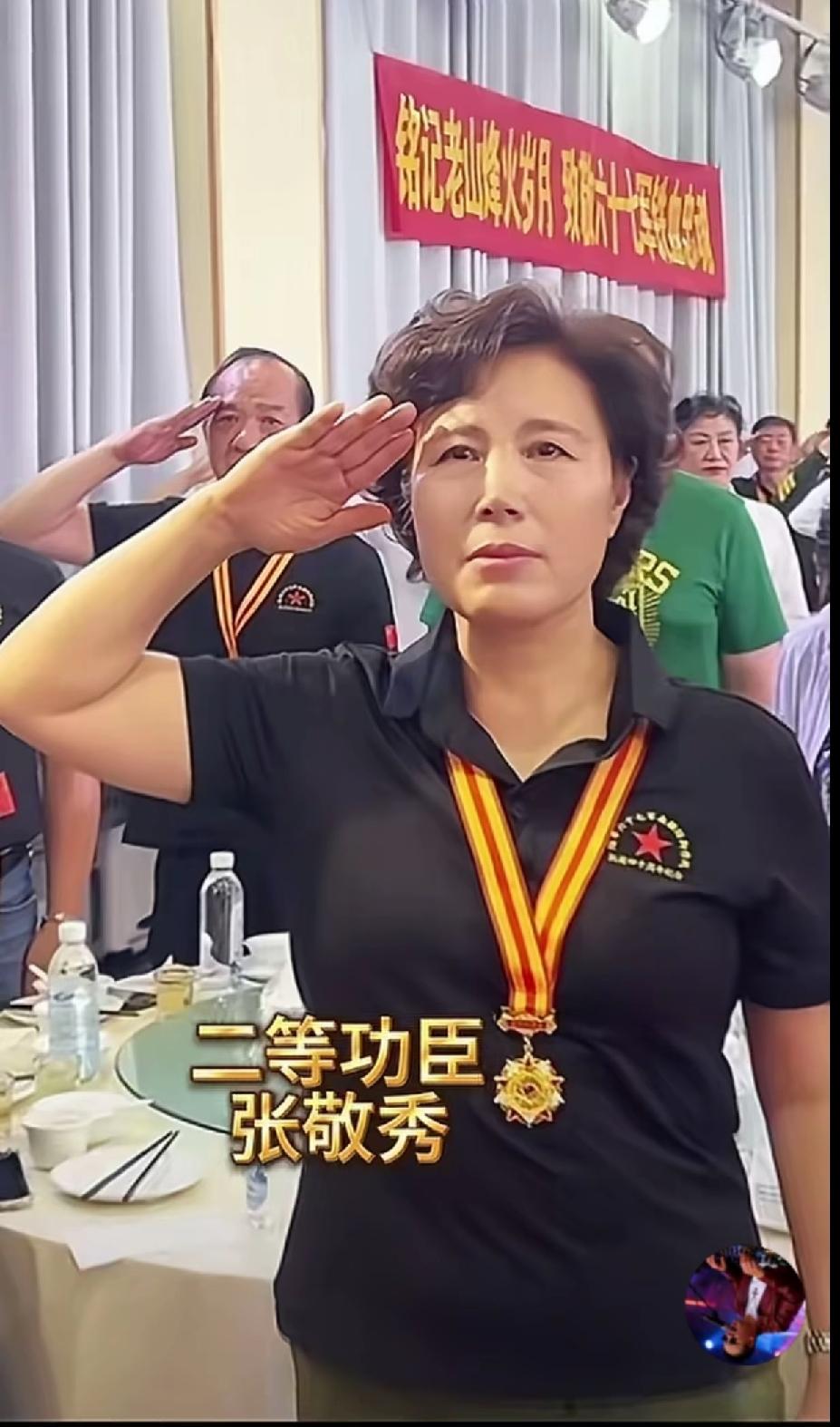 张敬秀前线野战医院护士长，冒着枪林弹雨把受伤战士拉回来，给很多牺牲的战士最后缝合