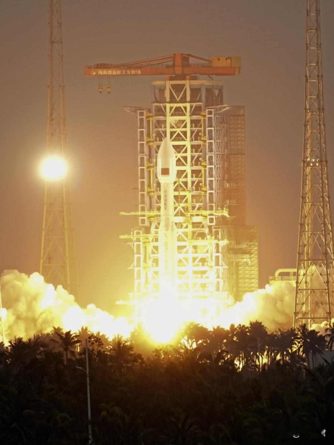 中国火箭再展雄风，高密度发射挑战极限，卫星省油奥秘引热议2025年12月26日