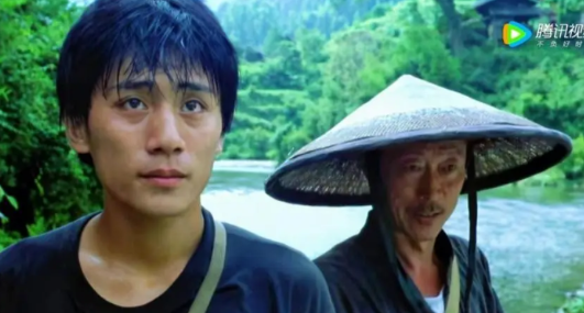 演员刘烨说：“当年，我拍摄《那人那山那狗》时，导演让我在我们班章子怡和袁泉中间选