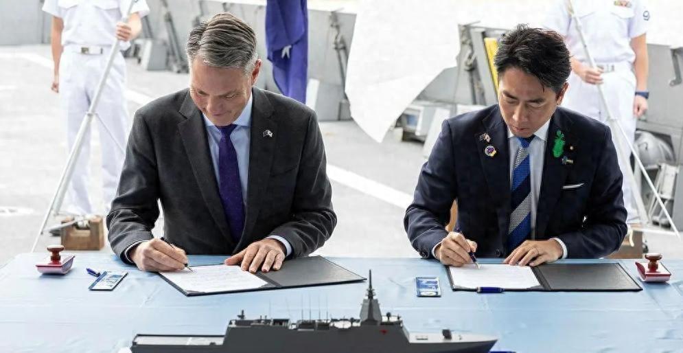 前脚刚给日本砸下70亿美元的军火大单，后脚就火急火燎地派外长直飞北京。谁能想