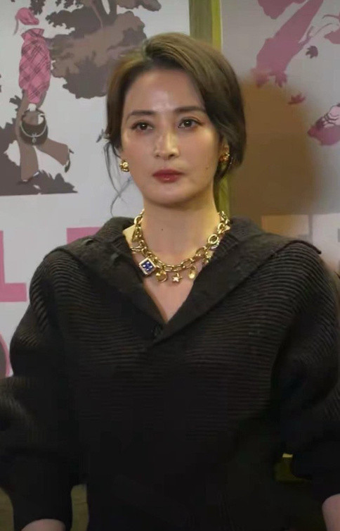 古装第一美女蒋勤勤，这么多的金首饰，可以躺平了吧？​​​