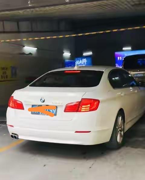 提车那晚，老李在车里坐了半小时。不是因为高兴，是因为怕。46岁，年入30万。为