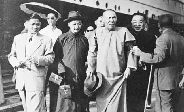 杜月笙晚年移居到香港，生活窘迫只能借钱维持，一次杜月笙找到刘航琛，杜月笙刚表明来