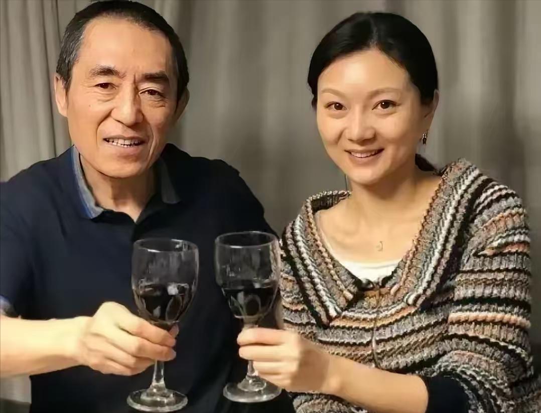 2000年，19岁的陈婷发现自己有了50岁张艺谋的孩子。陈婷打电话问张艺谋怎么办