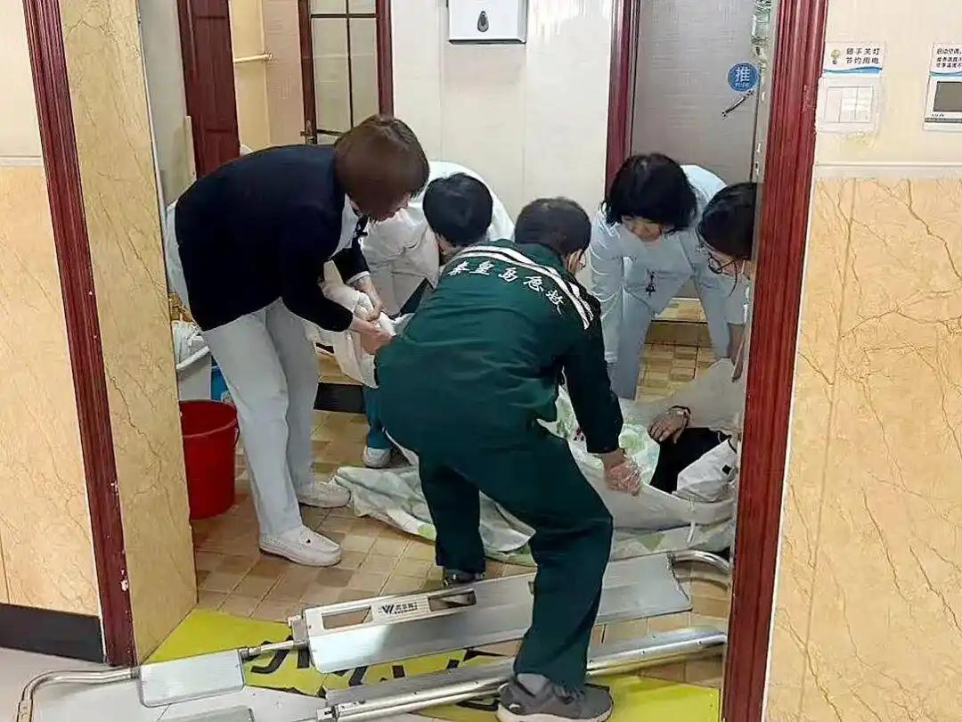 吓出冷汗！秦皇岛一位24岁宝妈，陪生病女儿住院输液，对自身足月妊娠毫不知情，