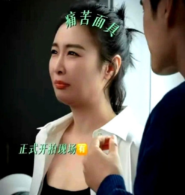 高叶和袁弘在拍吻戏的时候，被导演要求吃了大蒜再接吻，高叶一脸嫌弃，很是不理解的问