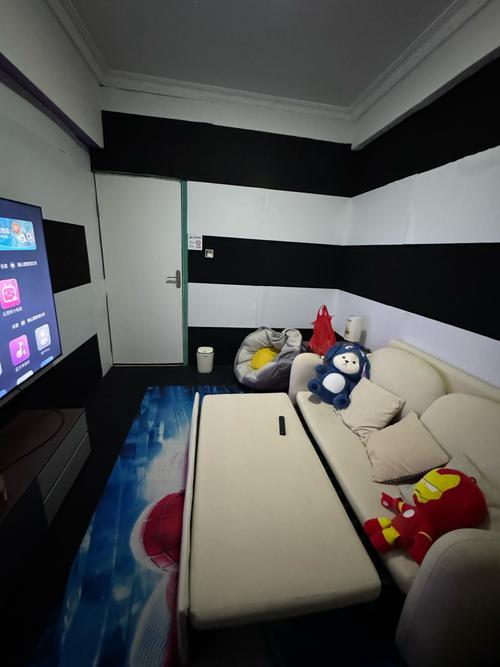 私人影院暗访：你以为只是看电影？老板偷偷开挂，擦边服务、收费“特殊”一应俱全！网