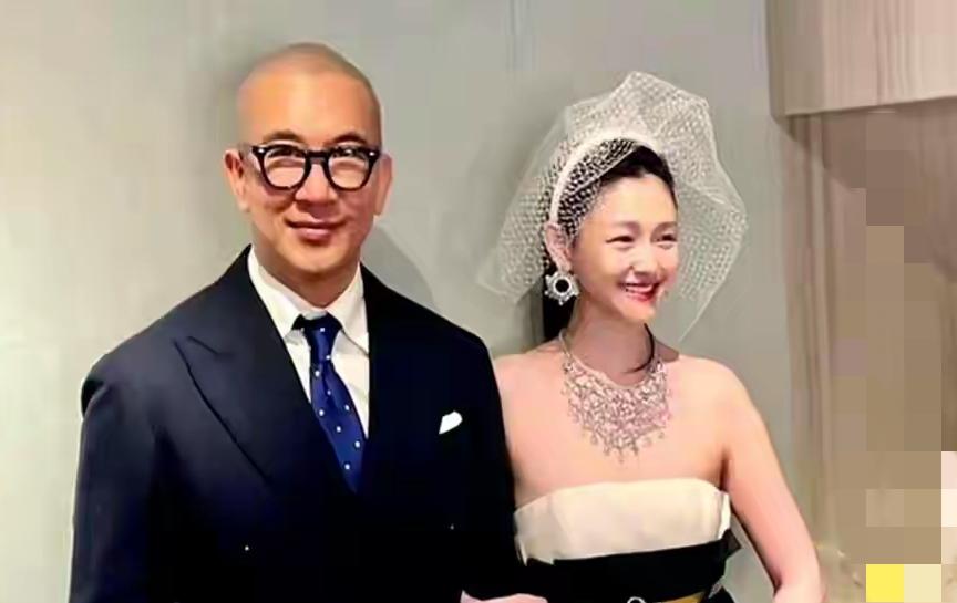 一套高价豪宅的遗产分割，如今陷入进退两难的僵局，当事人各怀心思的算计，让无数网友
