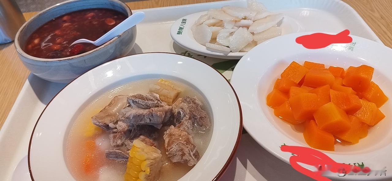 养生的午餐[捂脸哭]今天，跟很久不见的朋友约了见面，认识二十多年了。彼时她多青