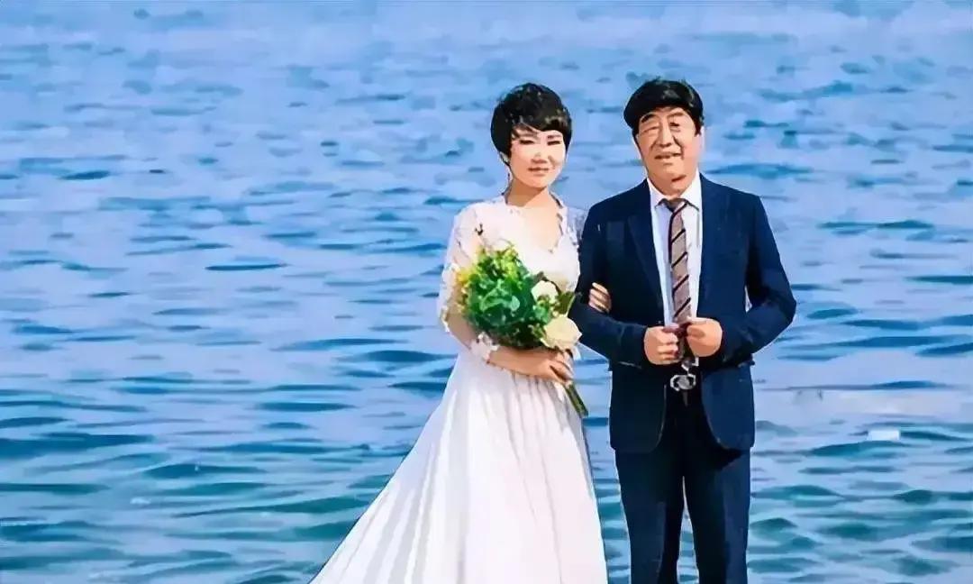 山东24岁女子不顾父母反对，执意嫁给比自己大50岁的老中医，婚后想尽办法生下一个