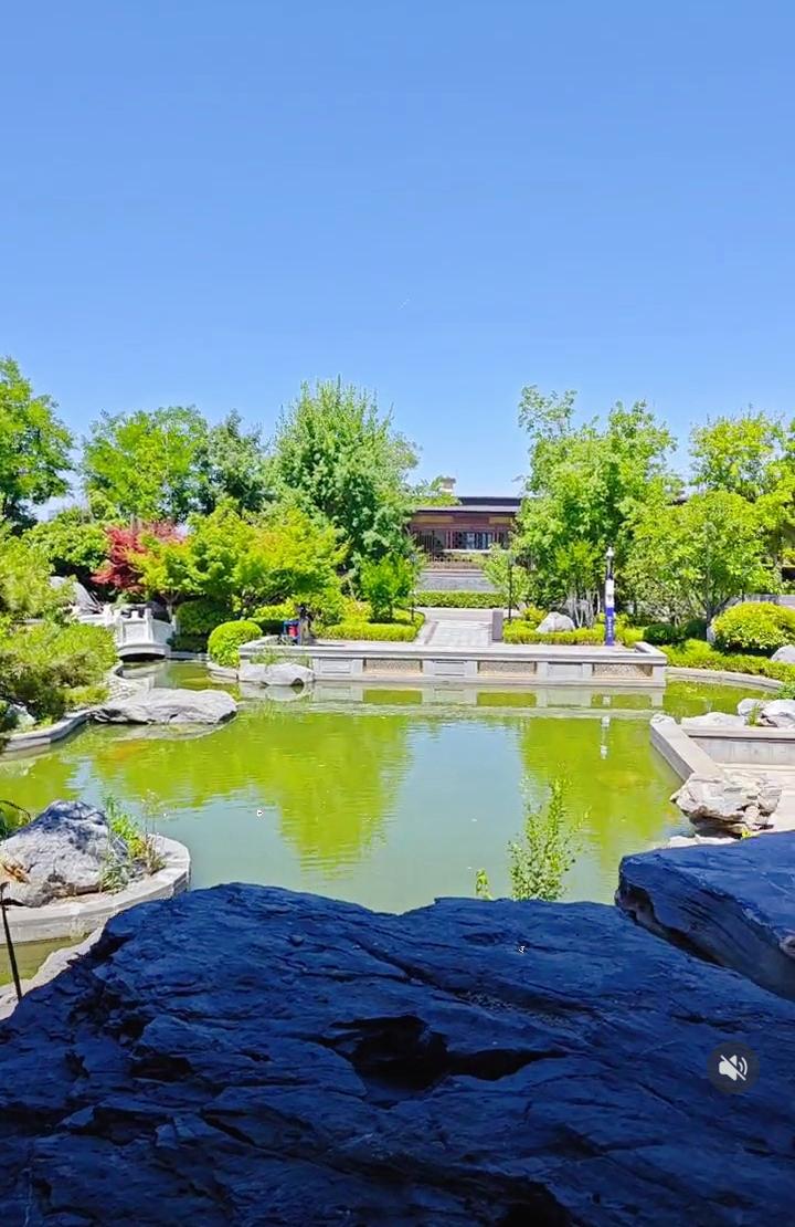 一位养生专家说：“想要多活几年，就请您退回本位。水果少吃，饮料不喝，酸奶不喝，
