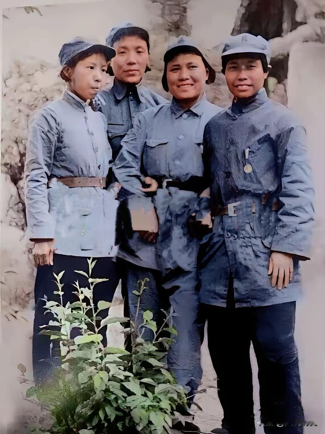 这张珍贵合影拍摄于1936年10月1936年10月红二、红四方面军先后同红一