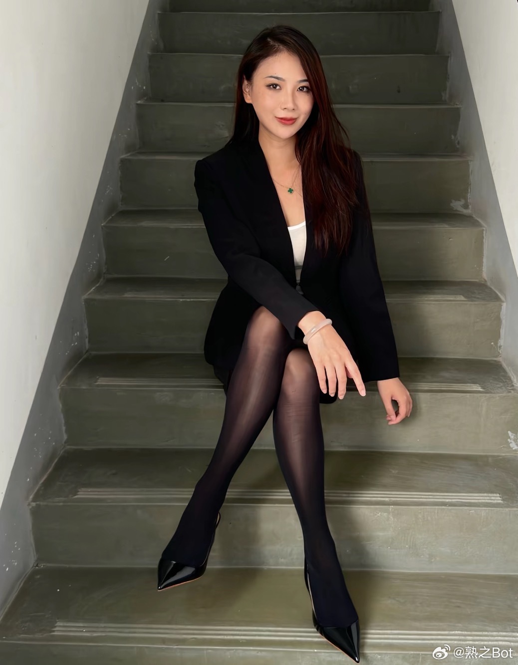 楼梯间黑丝阿姨​​​